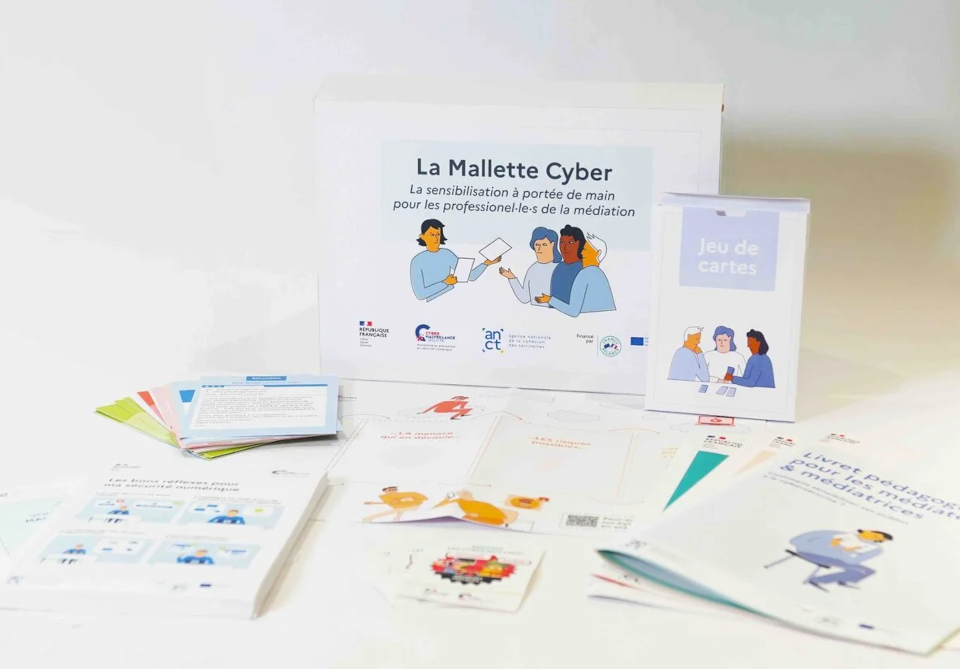 Photo de la mallette cybermalveillance déballée